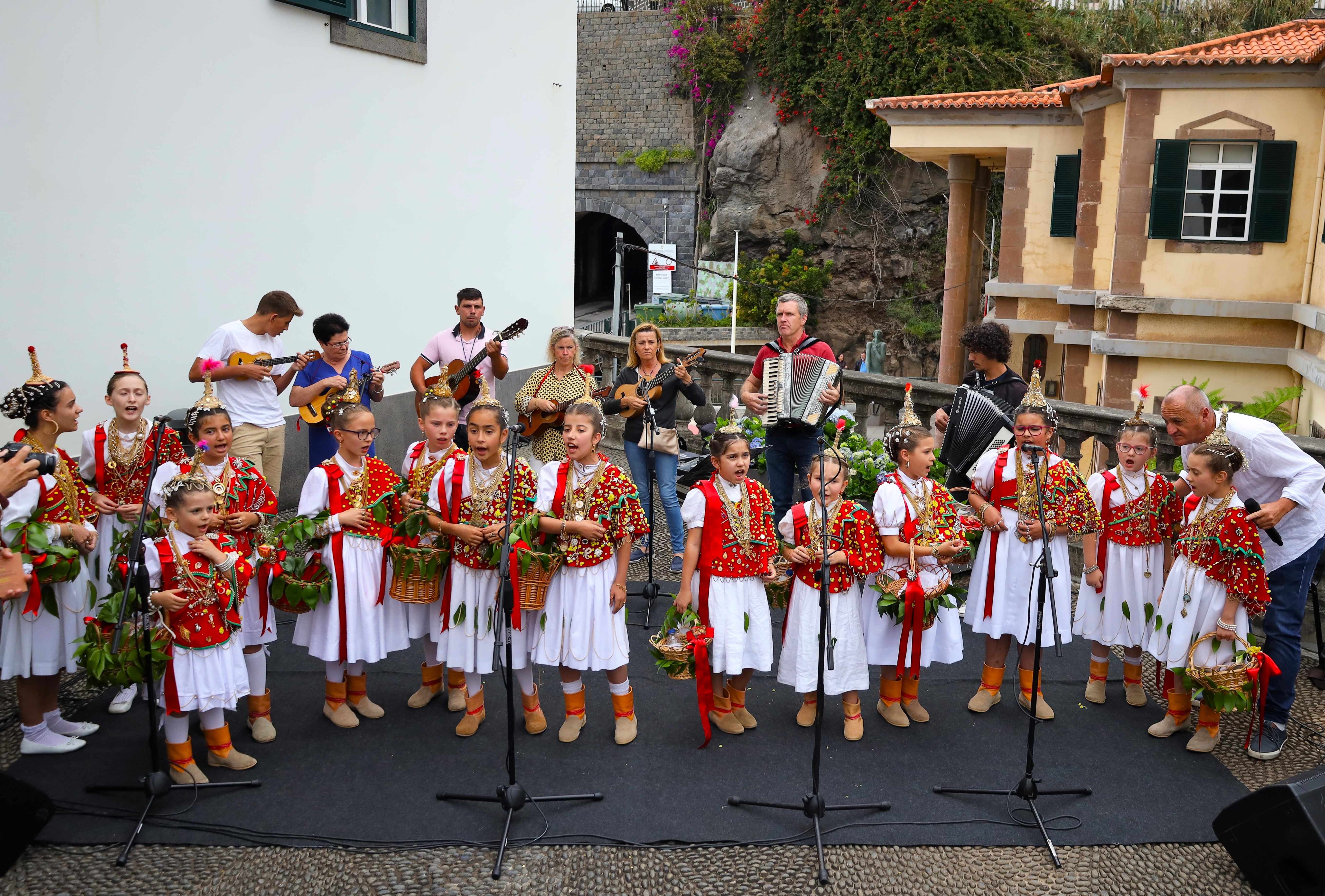 Traditional and Popular Entertainment | Aqui Acolá Tradicao